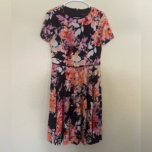 Maggy London Women's Vibrant Floral Knit Pleated Dress Navy Blue knee length 6